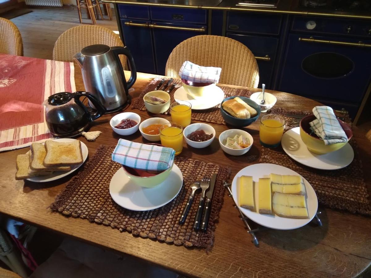 Bed and Breakfast Les Dames De La Saugiat Le Fied Экстерьер фото