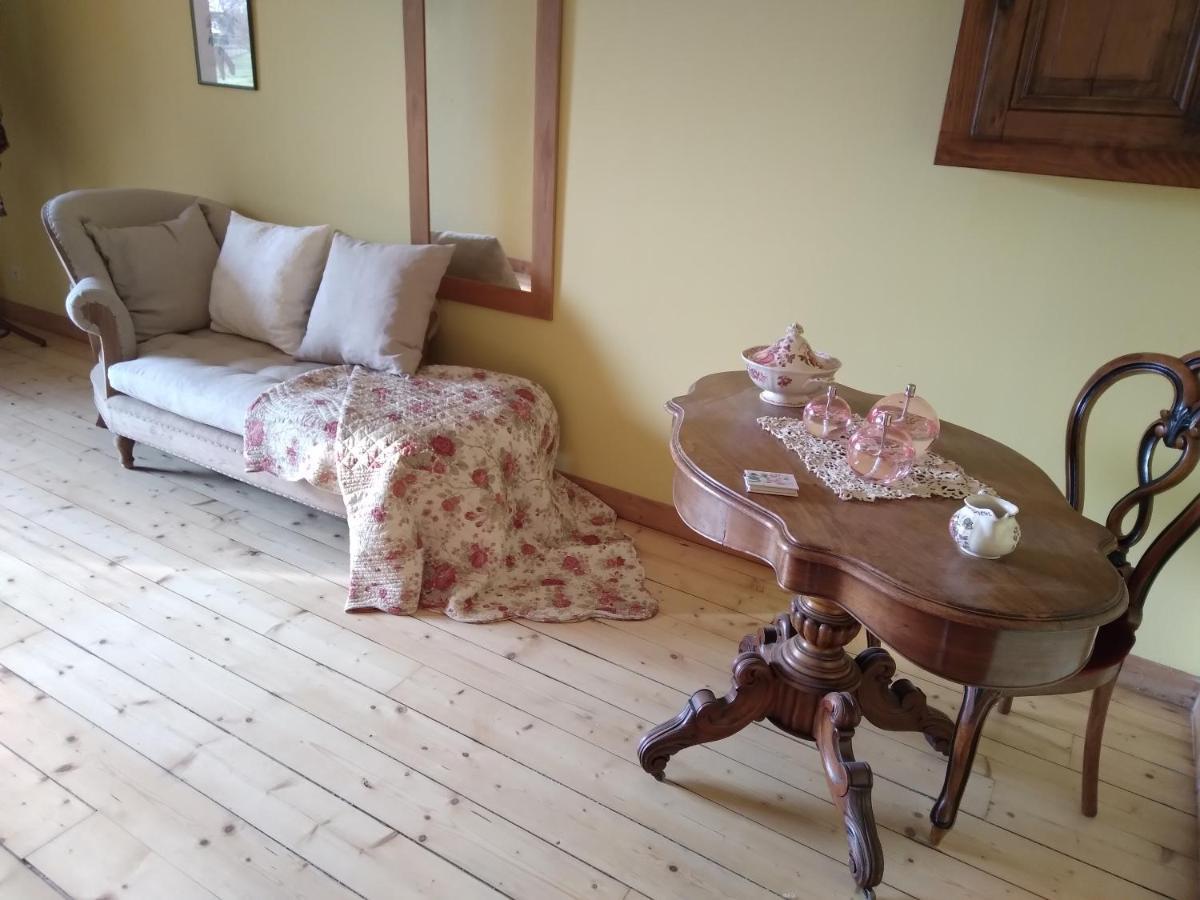 Bed and Breakfast Les Dames De La Saugiat Le Fied Экстерьер фото