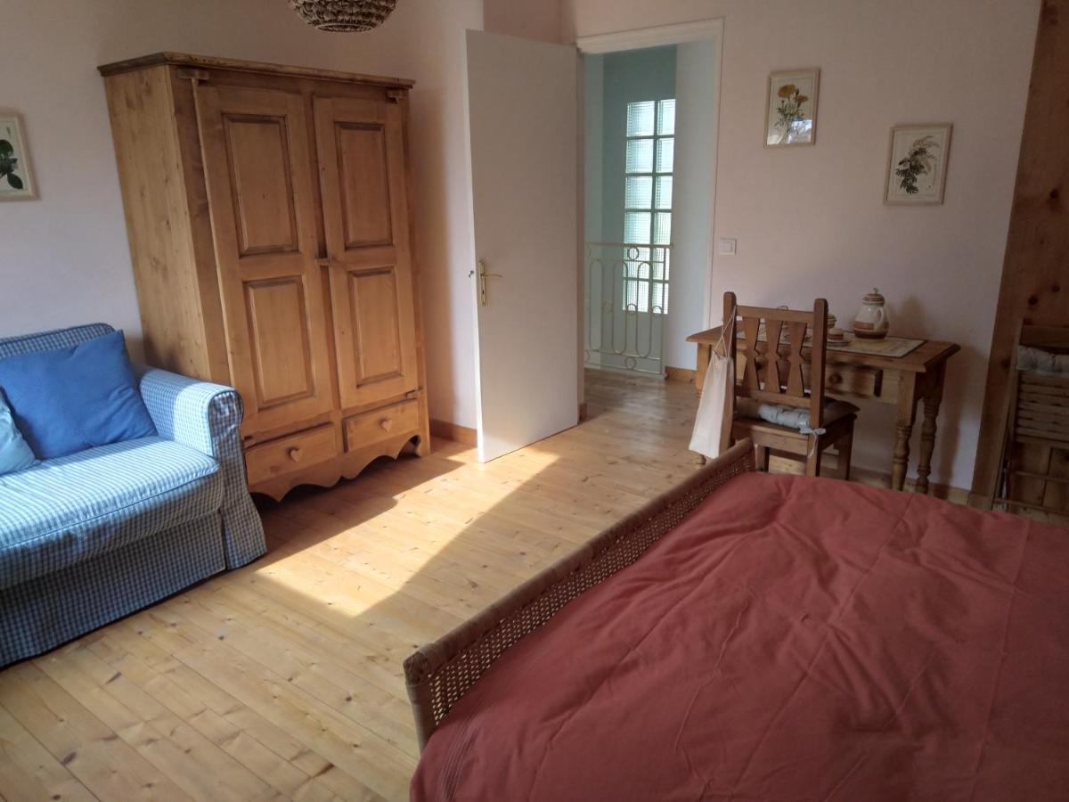 Bed and Breakfast Les Dames De La Saugiat Le Fied Экстерьер фото